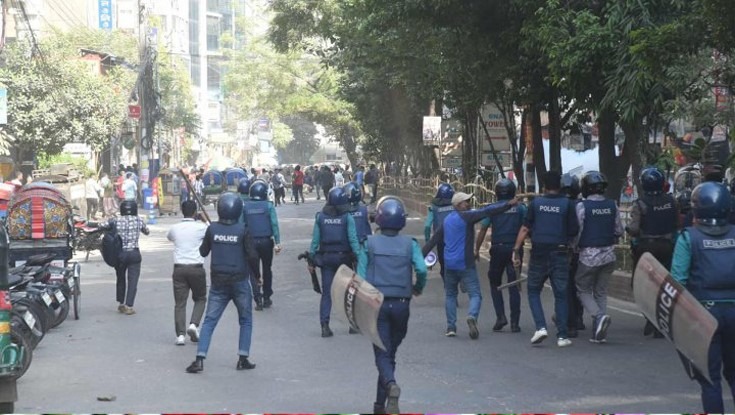 ধানমন্ডি ৩২ নম্বরে ফের ধাওয়া পাল্টা-ধাওয়া