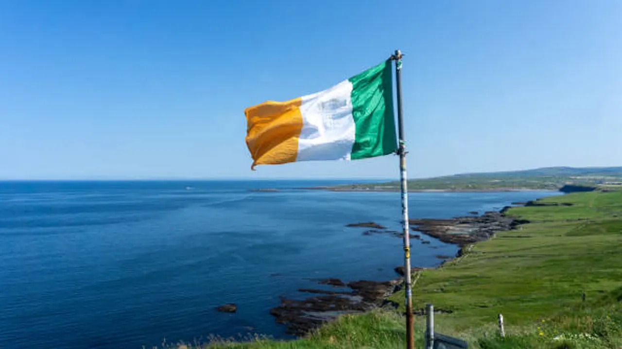 আয়ারল্যান্ডে অভিবাসন ও আশ্রয়নীতি কঠোর করার ঘোষণা