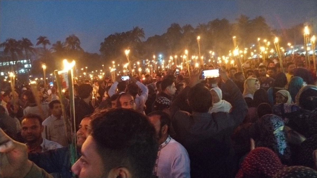 মাদারীপুর-১: মনোনয়ন না পাওয়ার প্রতিবাদে কামাল জামান মোল্লার নেতৃত্বে মশাল মিছিল