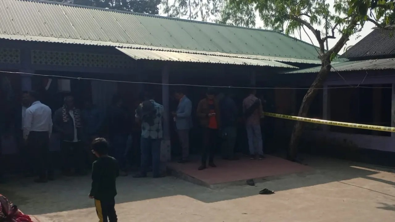 স্ত্রীসহ মুক্তিযোদ্ধার গলা কাটা মরদেহ উদ্ধার