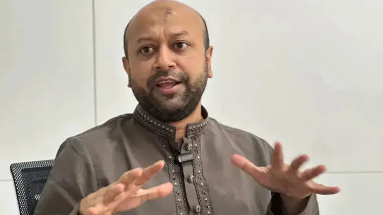 বরিশালের বাবুগঞ্জে ব্যারিস্টার ফুয়াদ লাঞ্ছিত, উপজেলায় অবাঞ্ছিত ঘোষণা