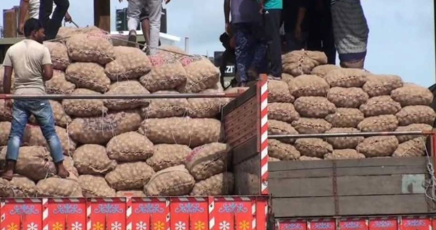 সাতক্ষীরার ভোমরা বন্দরে ভারতীয় পেঁয়াজ আমদানি শুরু