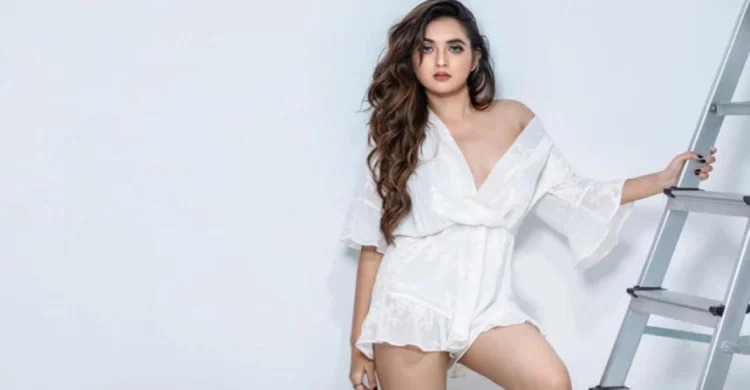 ‘ট্রাইবুনাল’-এ বড়পর্দায় ফিরছেন তানিয়া বৃষ্টি