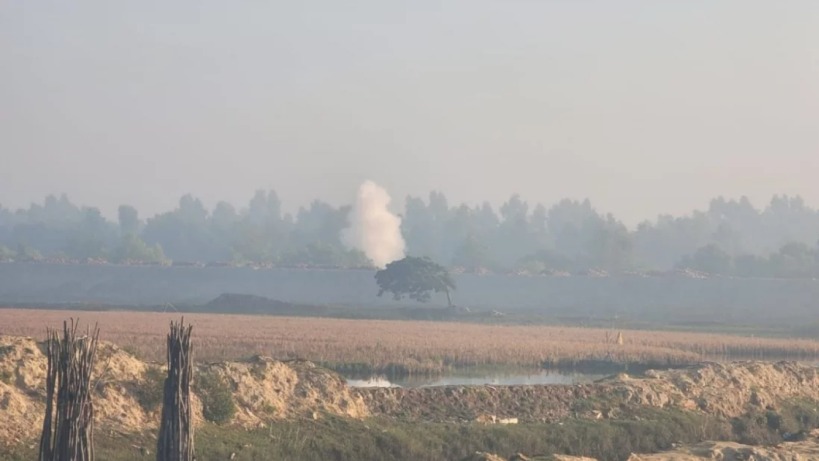 মিয়ানমার সীমান্ত থেকে মর্টারশেল ও গোলাগুলির তীব্র শব্দে কেঁপে উঠছে  সীমান্ত এলাকা