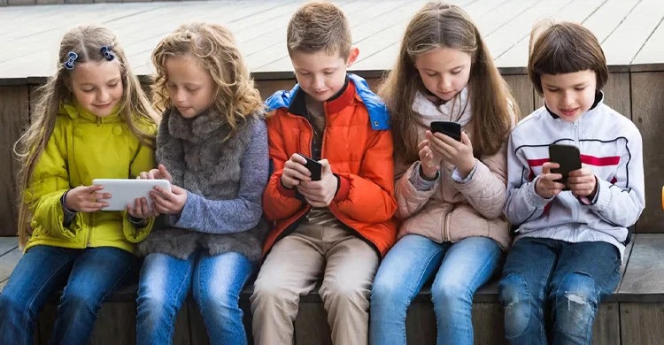 অস্ট্রেলিয়ায় ১৬ বছরের নিচের শিশুদের জন্য সোশ্যাল মিডিয়ায় কঠোর বিধিনিষেধ