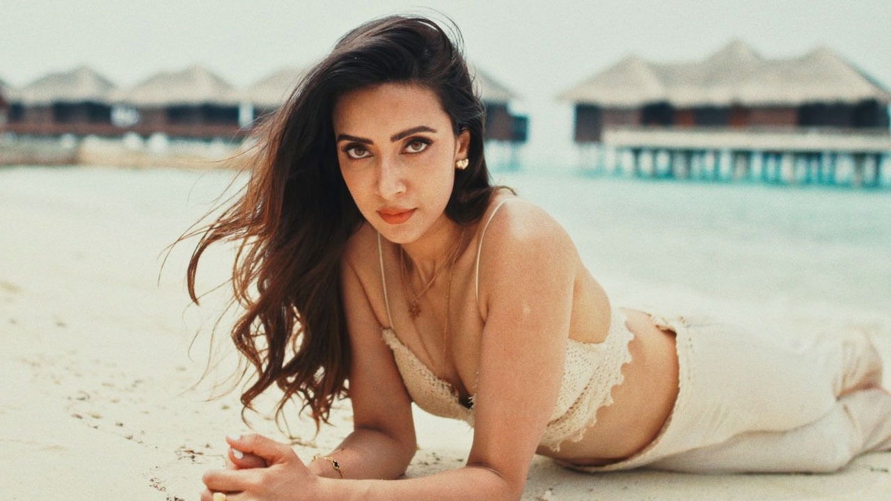 মালদ্বীপে মুগ্ধতা ছড়ালেন  মিম