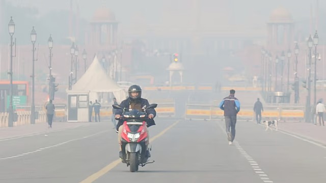 দিল্লিতে বায়ুদূষণ ‘অতি খারাপ’ পর্যায়ে