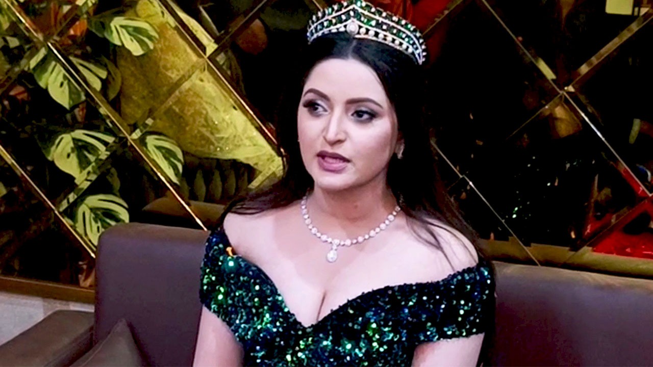 পোশাক নিয়ে সমালোচনার মুখে পরীমণি