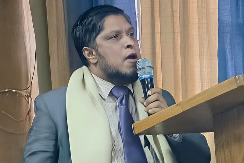 শহীদ বুদ্ধিজীবী প্রসঙ্গে বক্তব্যের প্রতিবাদে চবি উপ-উপাচার্যকে বয়কট