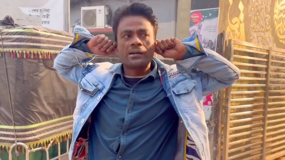 দলীয় মনোনয়ন না পাওয়ায় বিএনপি কর্মীর কান ধরে রাজনীতি ছাড়ার ঘোষণা