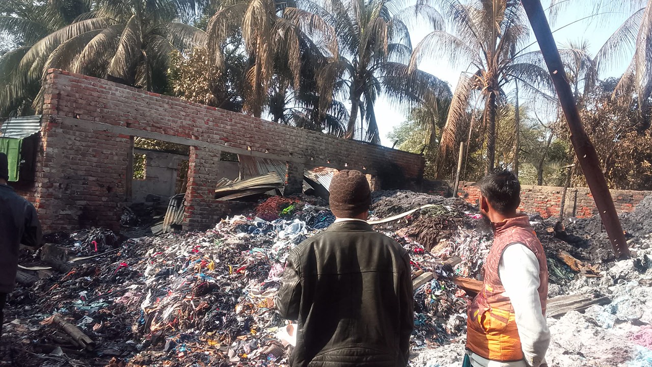 বরগুনার আমতলীতে ভয়াবহ অগ্নিকাণ্ড