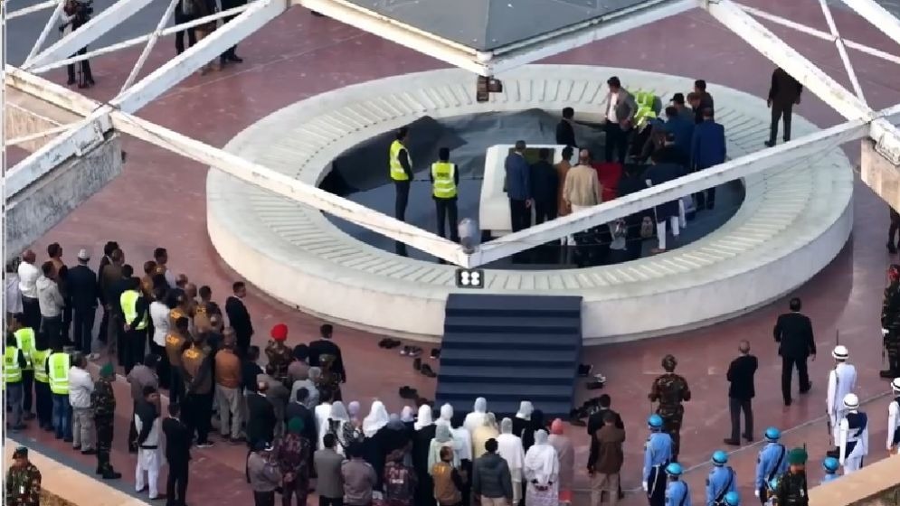 লাখো মানুষের শ্রদ্ধায় শেষ বিদায়, জিয়া উদ্যানে খালেদা জিয়ার দাফন