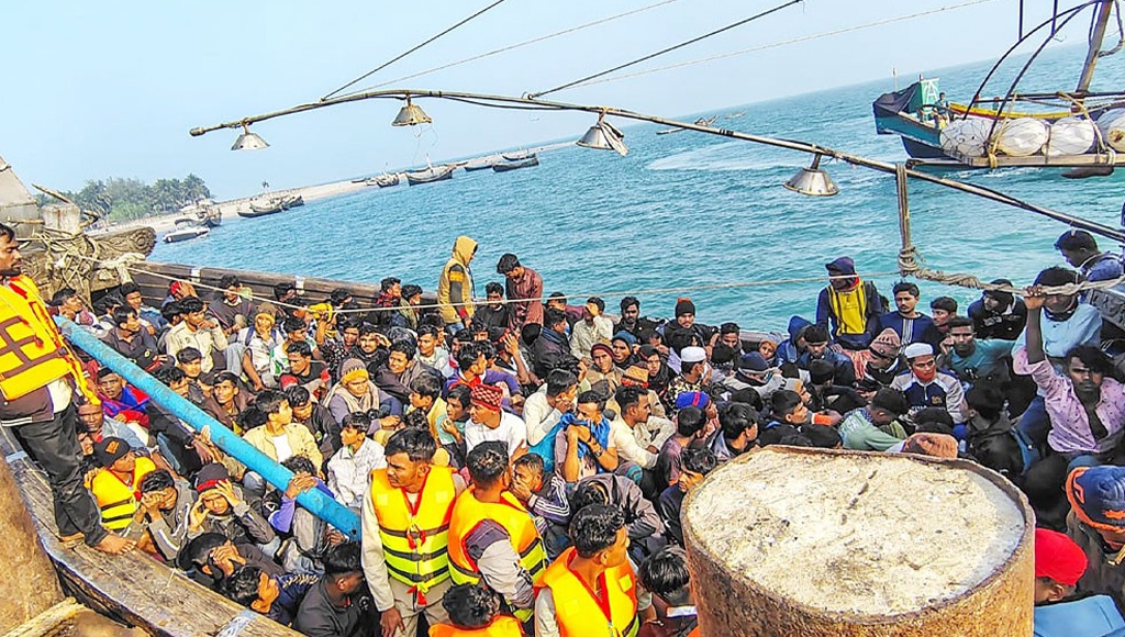 কক্সবাজারে অবৈধভাবে সমুদ্রপথে মালয়েশিয়া যাওয়ার চেষ্টা, ২৭৩ জন আটক