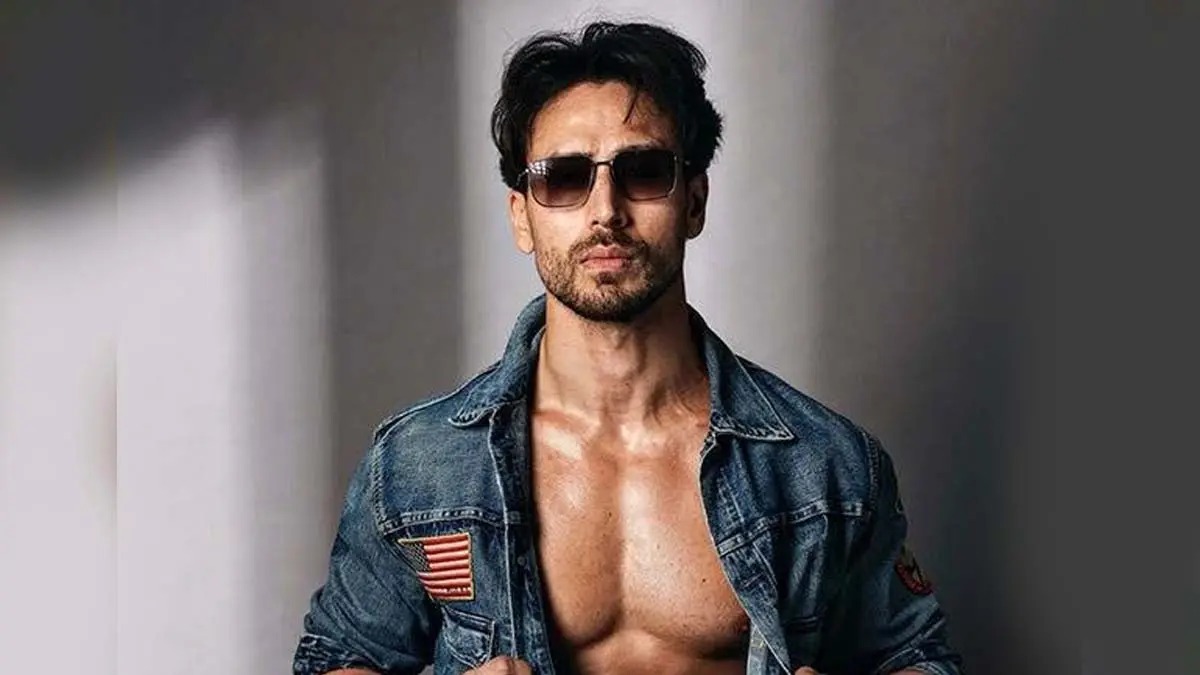 ঝাঁপ দেওয়া পারি, কিন্তু বিমানে ভয় পাই: টাইগার শ্রফ