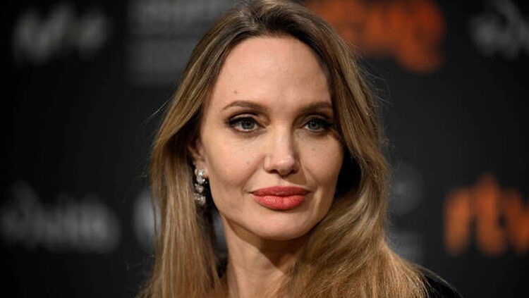 আসছে অ্যাঞ্জেলিনা জোলির ‘কৌচার’