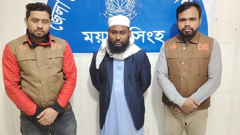 দিপু চন্দ্র দাস হত্যাকান্ডে লাশ পোড়ানোর নেতৃত্বদাতাকে গ্রেফতার