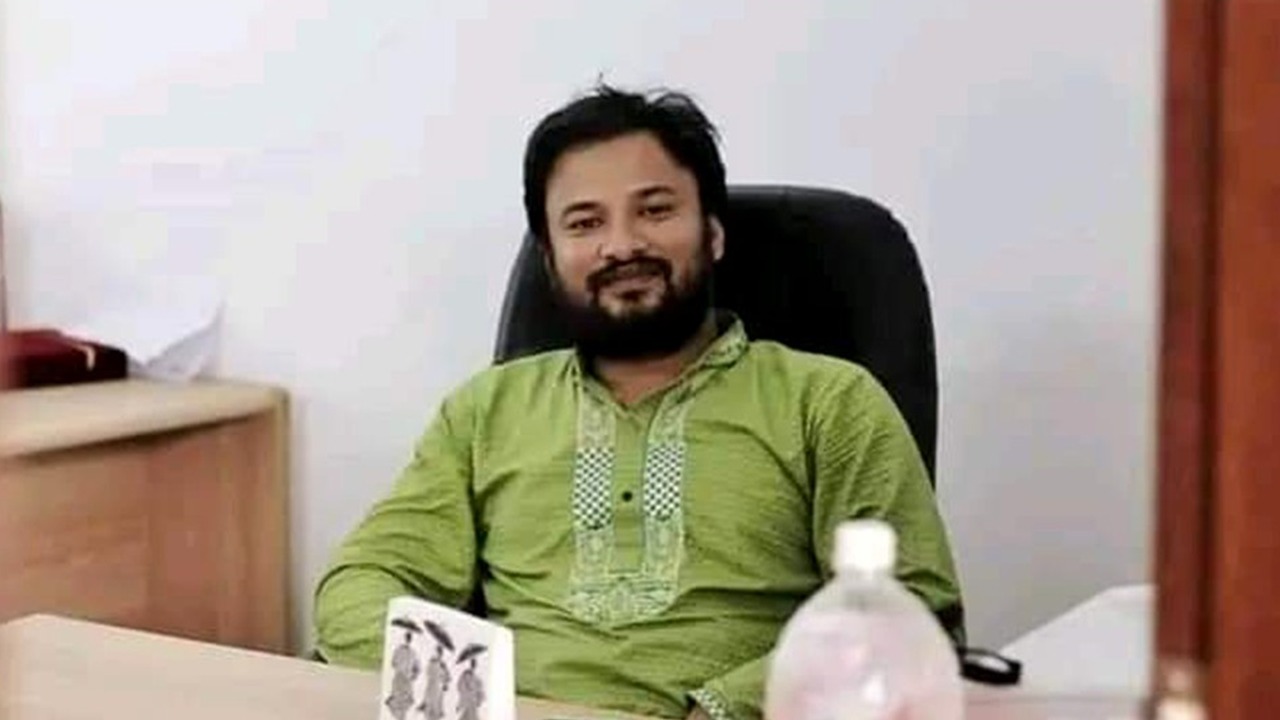 চবি ভর্তি পরীক্ষাকালে আইন বিভাগের শিক্ষক আটক