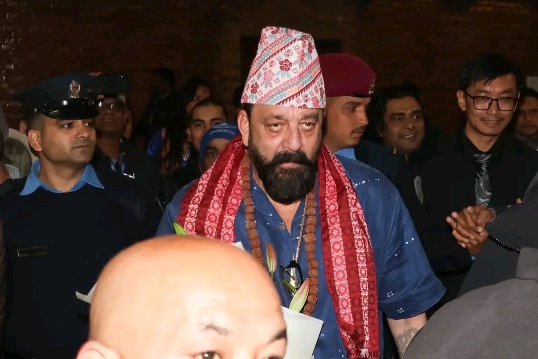 উত্তপ্ত পরিস্থিতি পেরিয়ে অবশেষে নেপালে সঞ্জয় দত্ত, সফরে আধ্যাত্মিকতার ছোঁয়া