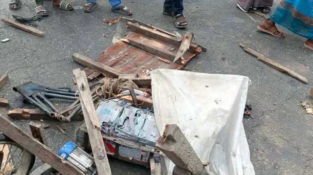 মাদারীপুরে কাভার্ডভ্যানের চাপায় ভ্যানের তিন যাত্রী নিহত