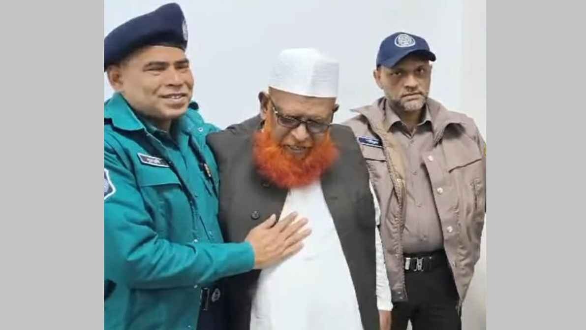 আত্মসমর্পণ করেছেন মানবতাবিরোধী দণ্ডপ্রাপ্ত আবুল কালাম আজাদ