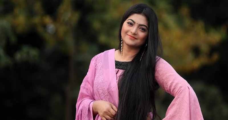 বিচ্ছেদের পর একাই পথ চলছেন সালমা