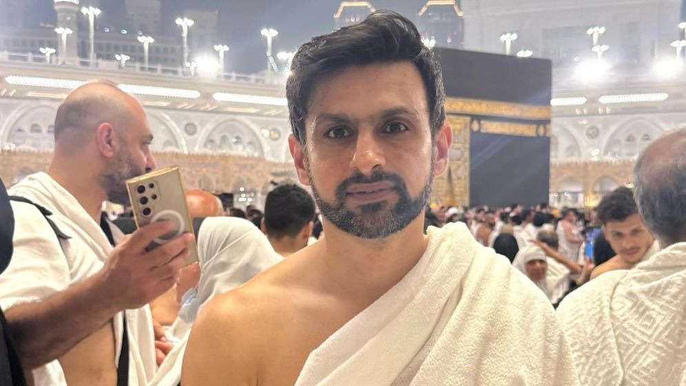 ওমরাহ পালন করলেন পাকিস্তানের ক্রিকেটার শোয়েব মালিক