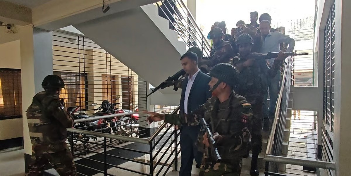 জয়পুরহাটে ইউএনও জিম্মি নাকি মহড়া? ভোটের প্রস্তুতিমূলক চক্রান্তে চাঞ্চল্য