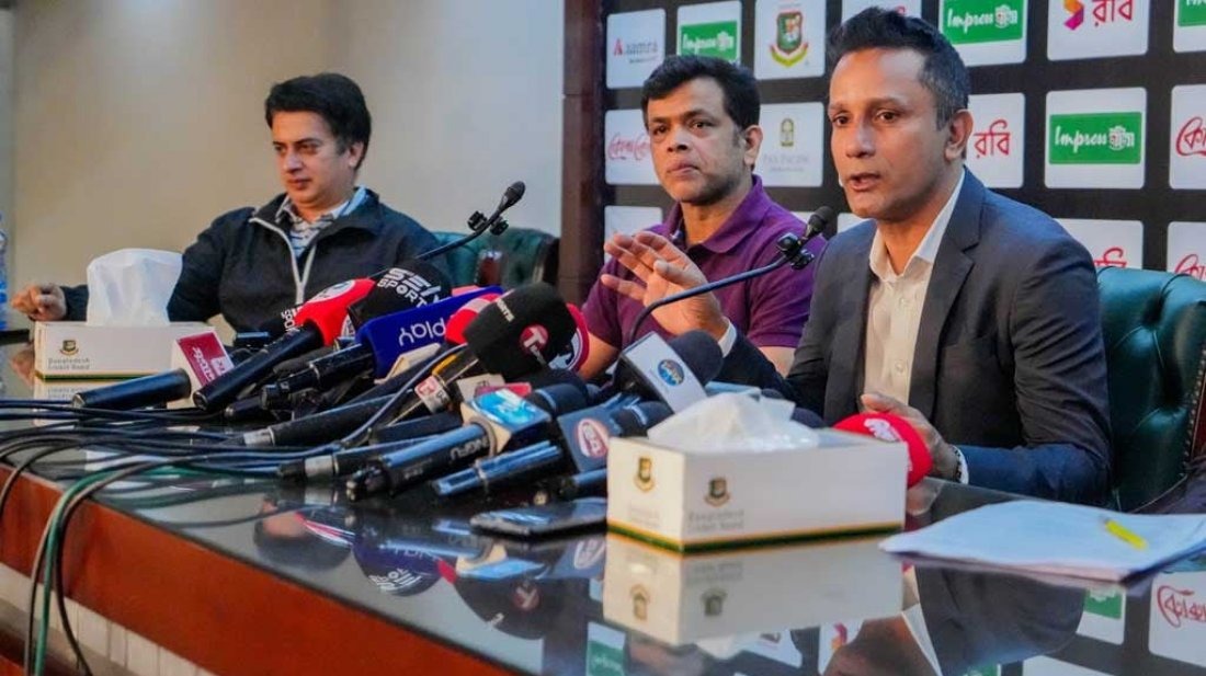 সাংবাদিকদের প্রশ্নে ক্ষুব্ধ হয়ে সংবাদ সম্মেলন থেকে বেরিয়ে গেলেন বিসিবির পরিচালক