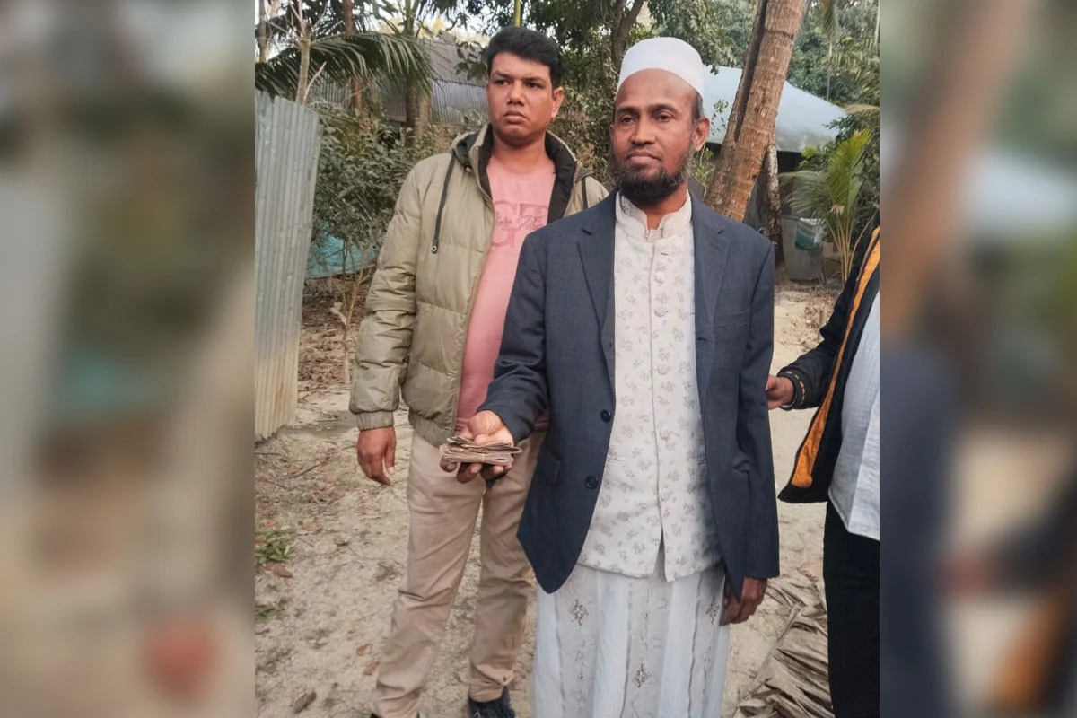 মির্জাগঞ্জে দুই ইউনিয়ন আমির আটক, টাকা জব্দ