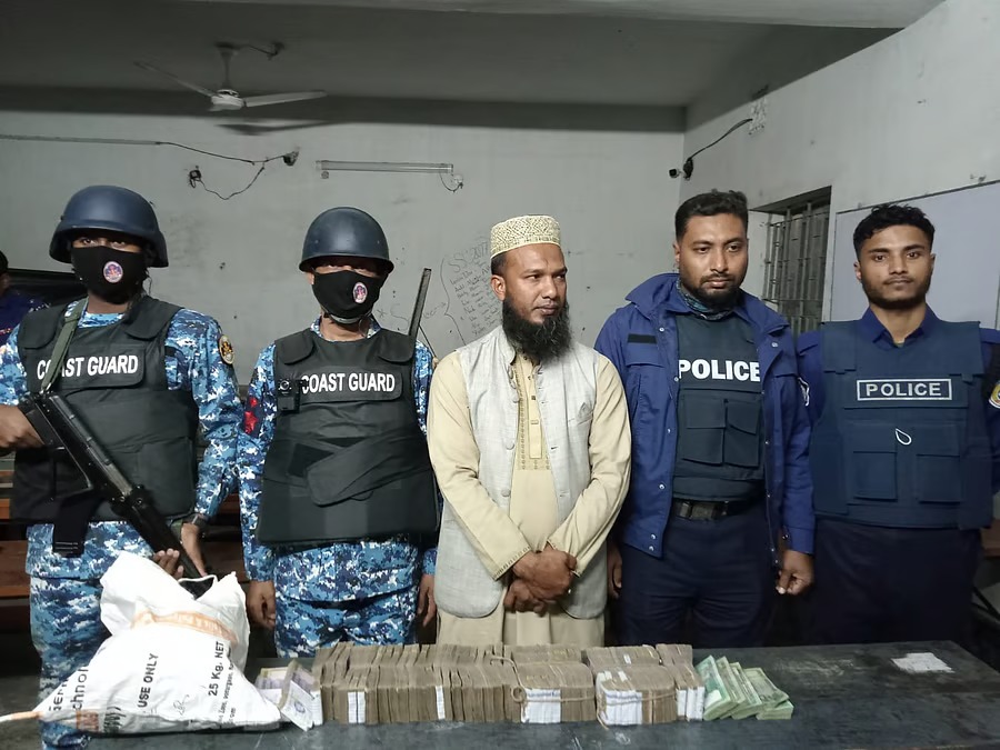 ৫০ লাখ টাকাসহ স্বেচ্ছাসেবক দলের যুগ্ম আহ্বায়ক আটক