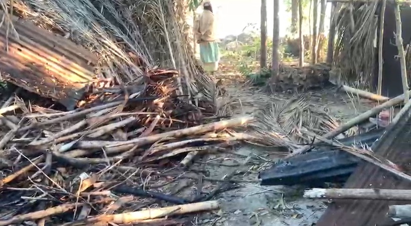 খুলনায় জামায়াত নেতার বাড়িতে অগ্নিসংযোগ