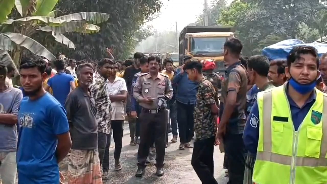 লালমনিরহাটে ট্রাকের ধাক্কায় ওয়ালটন  শোরুম ম্যানেজার নিহত