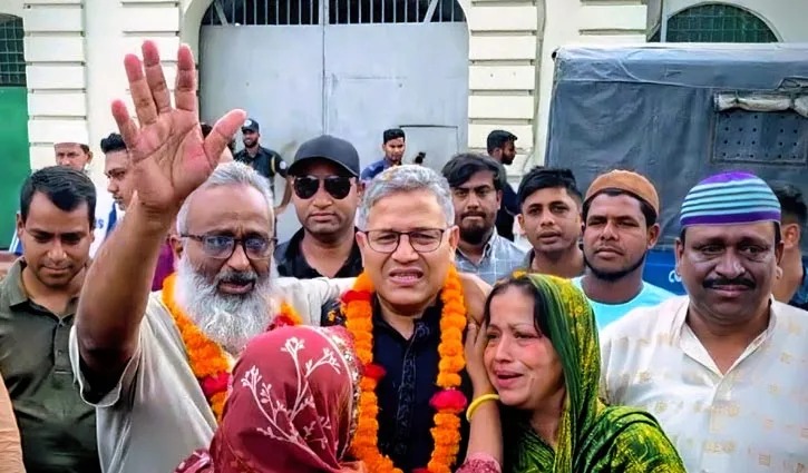 আ.লীগ নেতাকে বরণ করে নিলেন বিএনপির এমপি