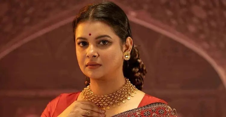 তেলের পাম্প বন্ধ নিয়ে ক্ষোভ প্রকাশ করলেন শবনম ফারিয়া