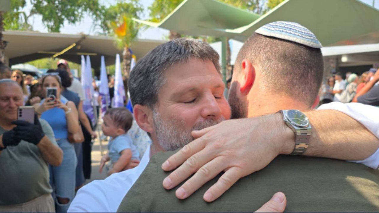 হিজবুল্লাহর রকেট হামলায় ইসরায়েলি অর্থমন্ত্রীর ছেলে গুরুতর আহত