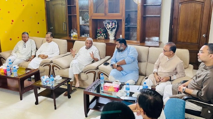 ঈদের আগেই শ্রমিকদের বকেয়া বেতন-বোনাস পরিশোধের নির্দেশ শ্রমমন্ত্রীর