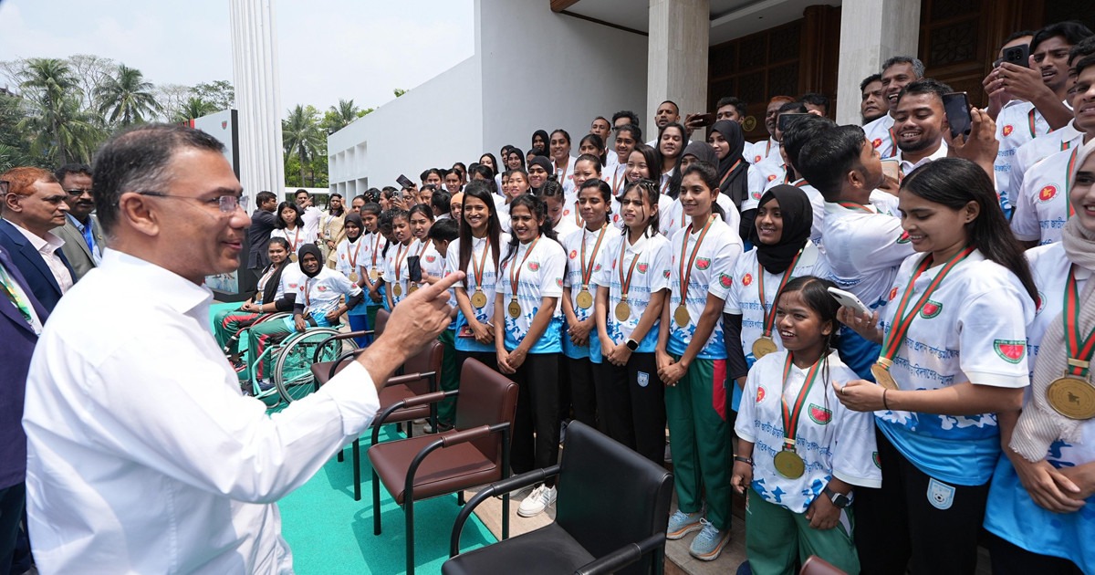 খেলোয়াড়রা দলীয় রাজনীতিতে না জড়ানোর আহবান প্রধানমন্ত্রীর