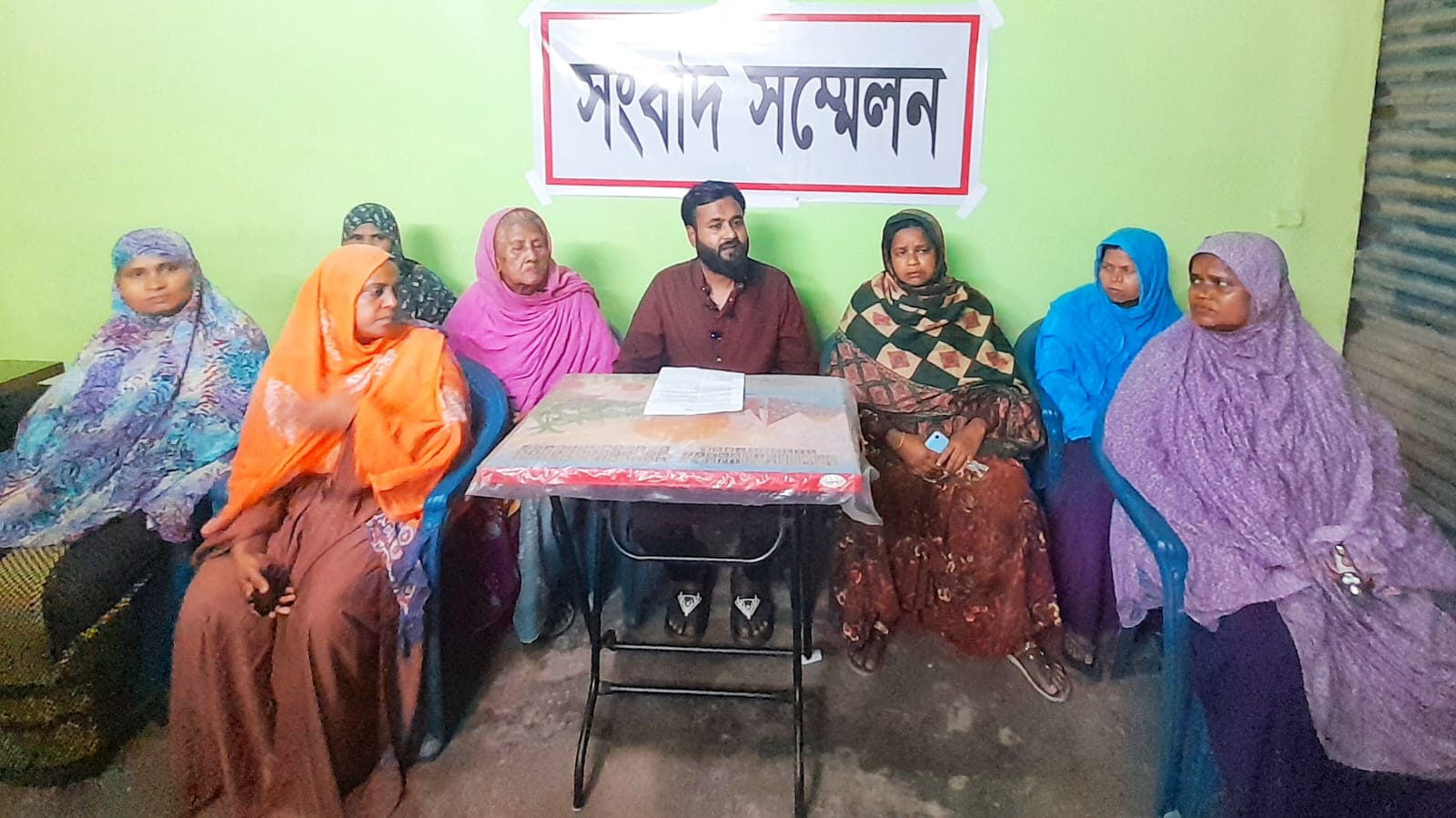 লালমনিরহাটে রাস্তা সংকটে অবরুদ্ধ ৩০ পরিবার, ত্রাণমন্ত্রীর হস্তক্ষেপের দাবি