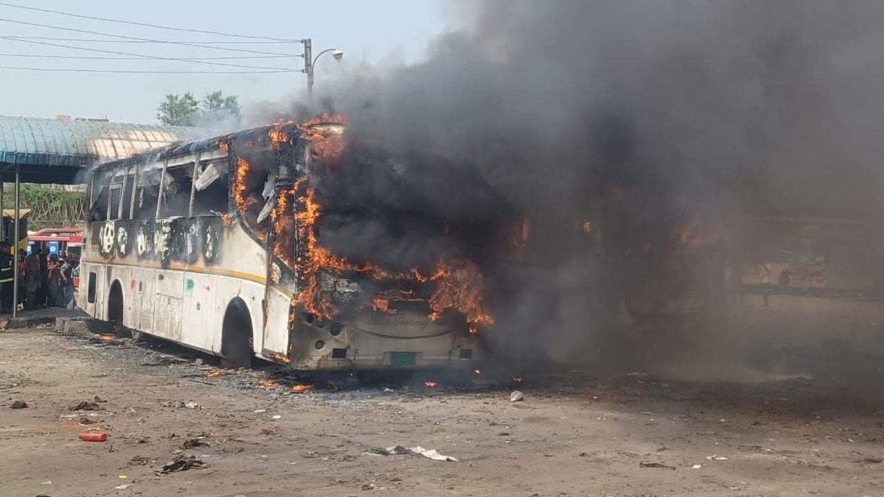 কুমিল্লায় তিনটি এসি বাসে আগুন