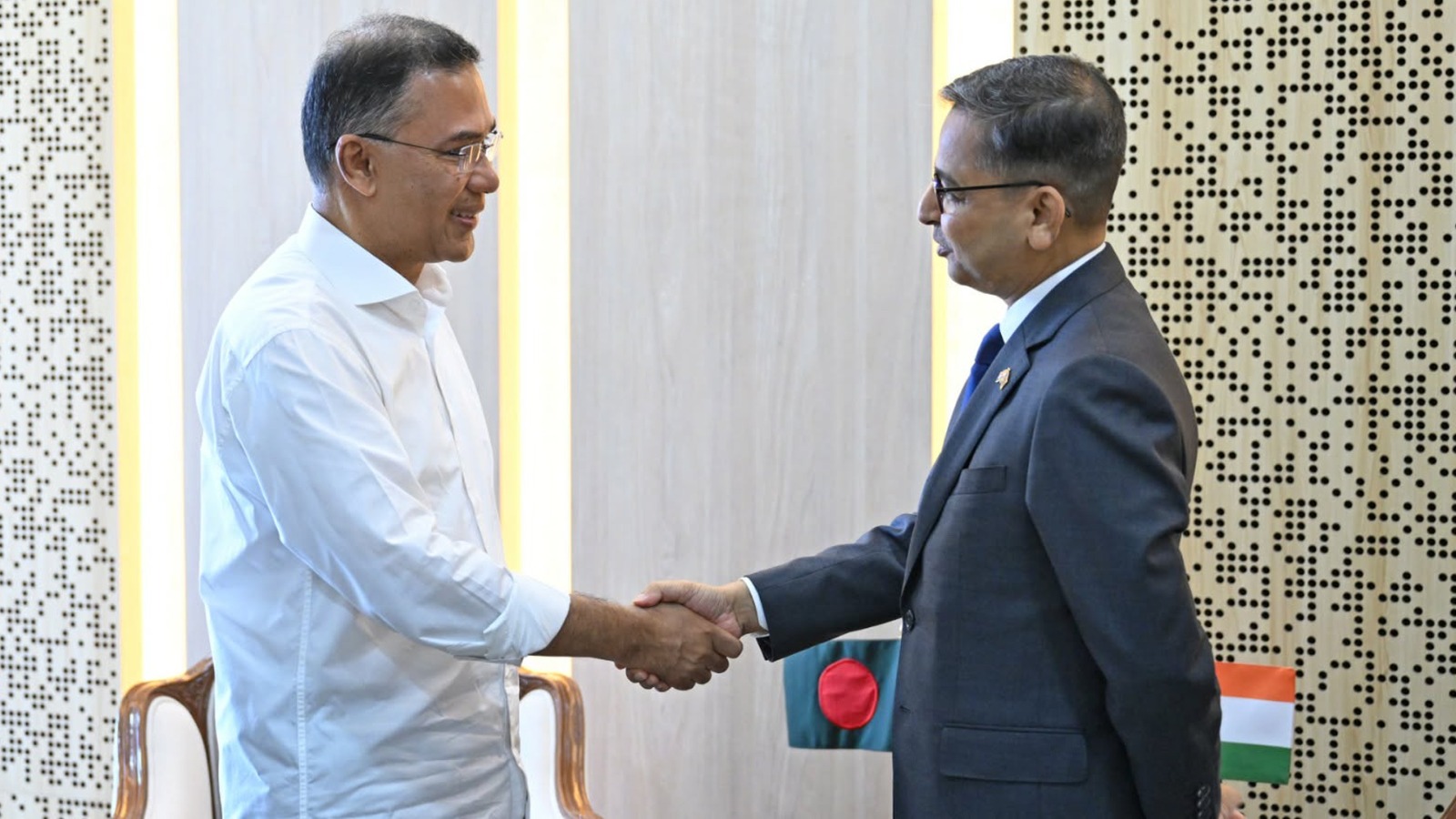 প্রধানমন্ত্রী ও ভারতের হাইকমিশনারের সাক্ষাৎ