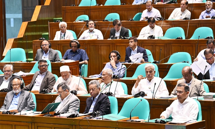 জাতীয় সংসদের মুলতবি অধিবেশনে উপস্থিত প্রধানমন্ত্রী