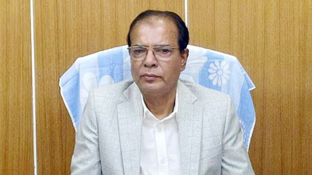 বিমানবন্দরে নেমেই অসুস্থ ত্রাণমন্ত্রী আসাদুল হাবিব দুলু