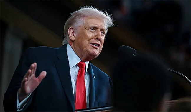 ইরান ইস্যুতে কঠোর অবস্থানে ট্রাম্প, সামরিক পদক্ষেপের হুঁশিয়ারি