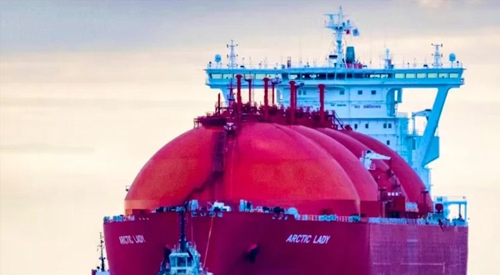 চট্টগ্রাম বন্দরে ১২ হাজার টন জেট ফুয়েলসহ জাহাজ ভিড়েছে,পথে আছে আরও