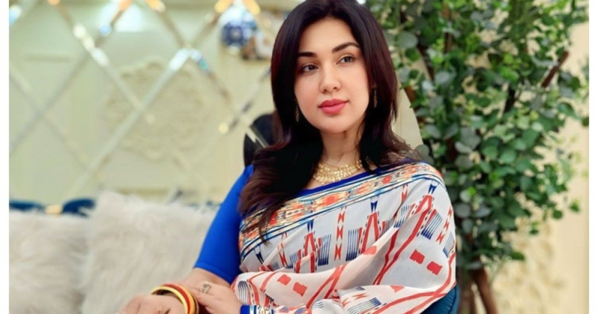 নববর্ষে ঐতিহ্যের ছোঁয়ায় অপু বিশ্বাস