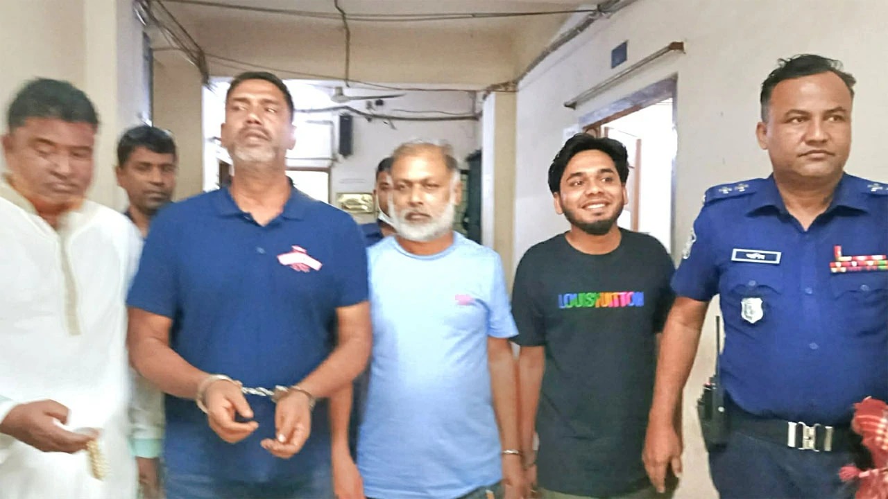 ফতুল্লায় ঝুট ব্যবসাকে কেন্দ্র করে সংঘর্ষের ঘটনায় যুবদলের দুই নেতা গ্রেপ্তার