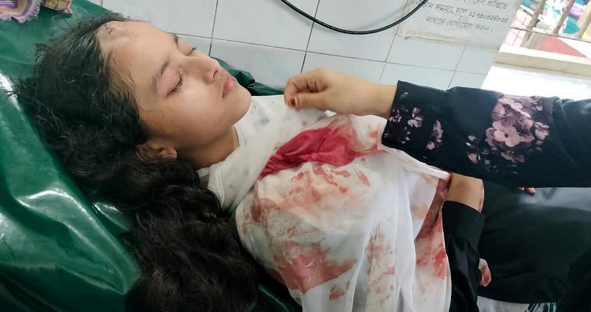 নির্মাণাধীন ভবন থেকে ইট পড়ে মাদ্রাসাছাত্রী গুরুতর আহত