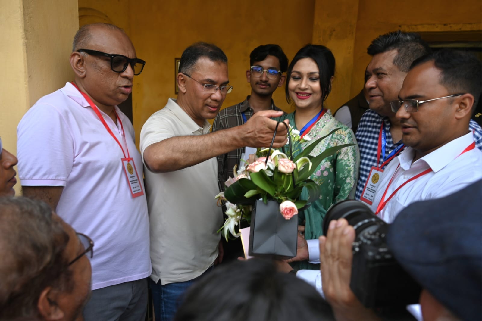 দুই দশক পর তারেক রহমানকে পেয়ে আবেগে আপ্লুত স্বজনরা