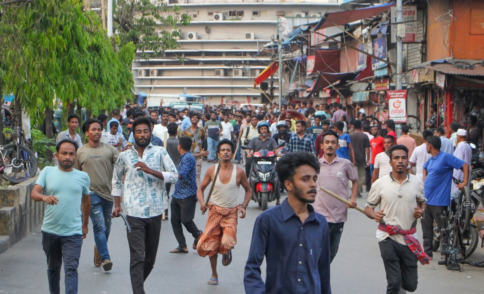 চট্টগ্রাম সিটি কলেজে ছাত্রদল-শিবির সংঘর্ষ, ক্লাস-পরীক্ষা স্থগিত