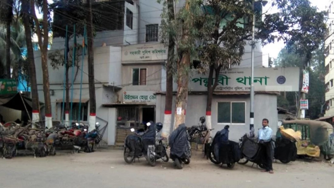 পল্লবীতে গৃহশিক্ষিকাকে নৃশংসভাবে হত্যা,লাশের হাতে মুঠোবদ্ধ চুল ঘিরে রহস্য